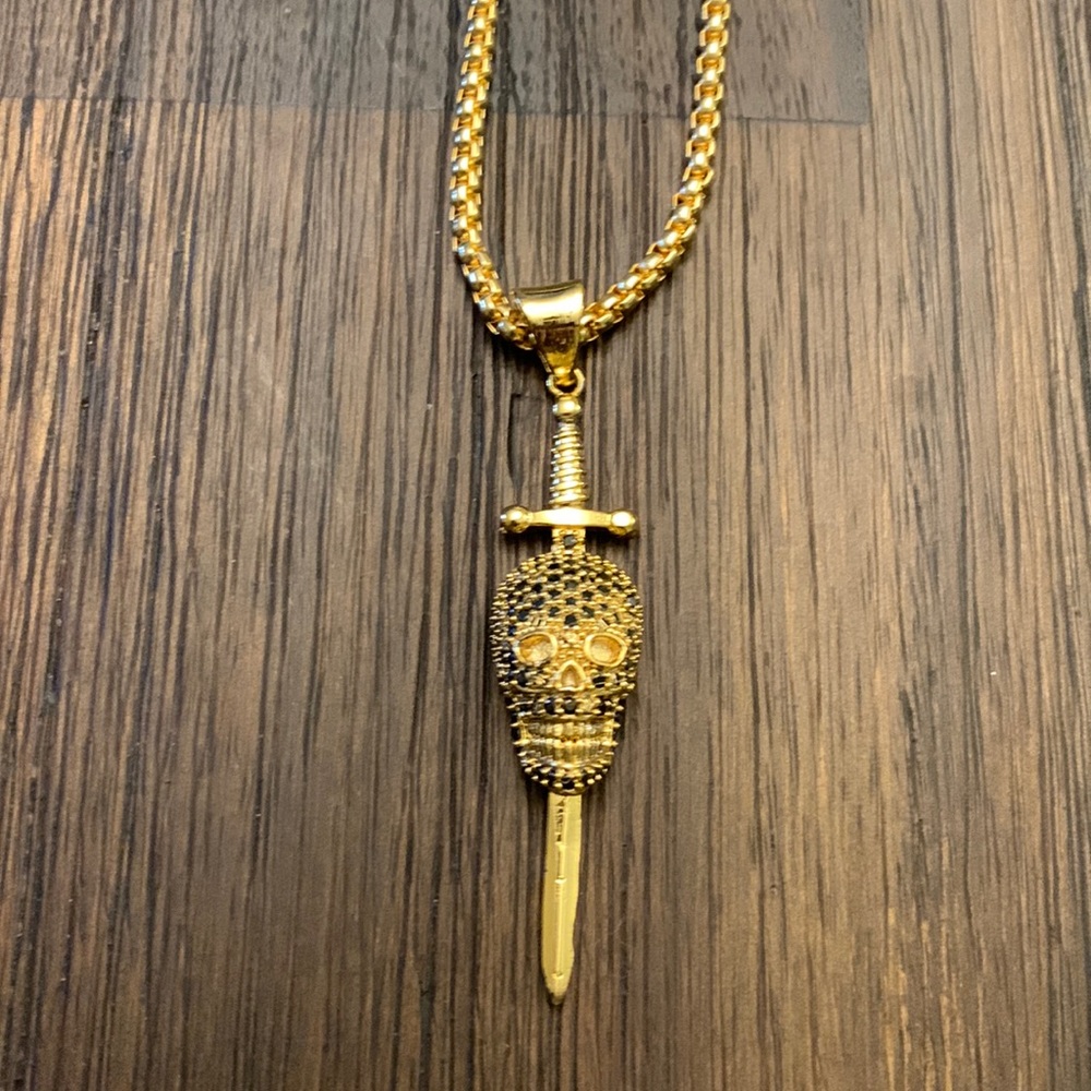 Gold necklace by NOON jewelry